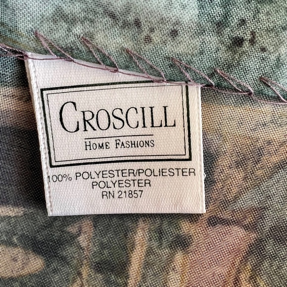 Queen comforter set - Croscill brand - Picture 4 of 4
